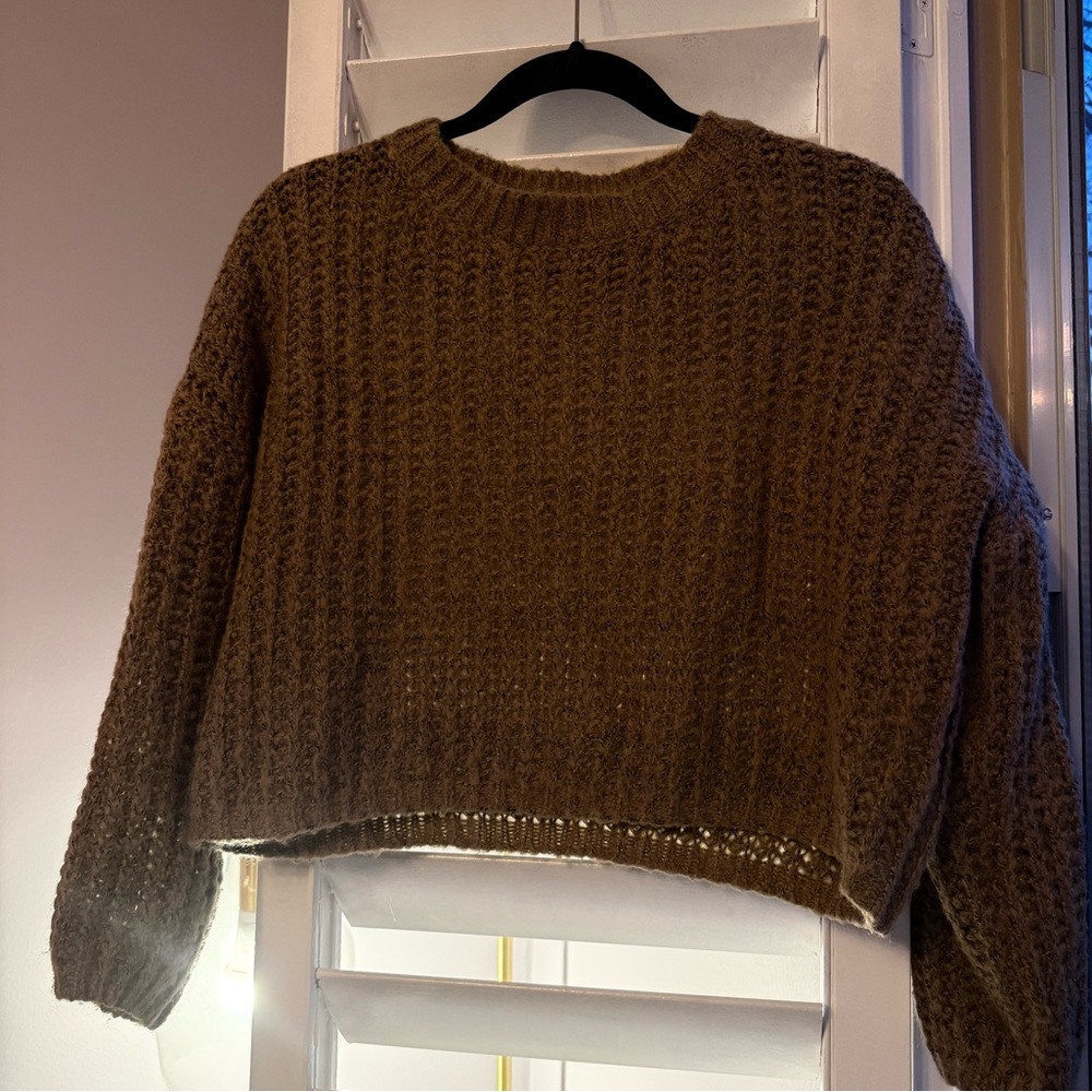 Self Contrast - Cozy Cropped Brown Knit Sweater